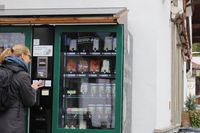 Wochenendeinkauf am Stra&szlig;enautomaten_Christine